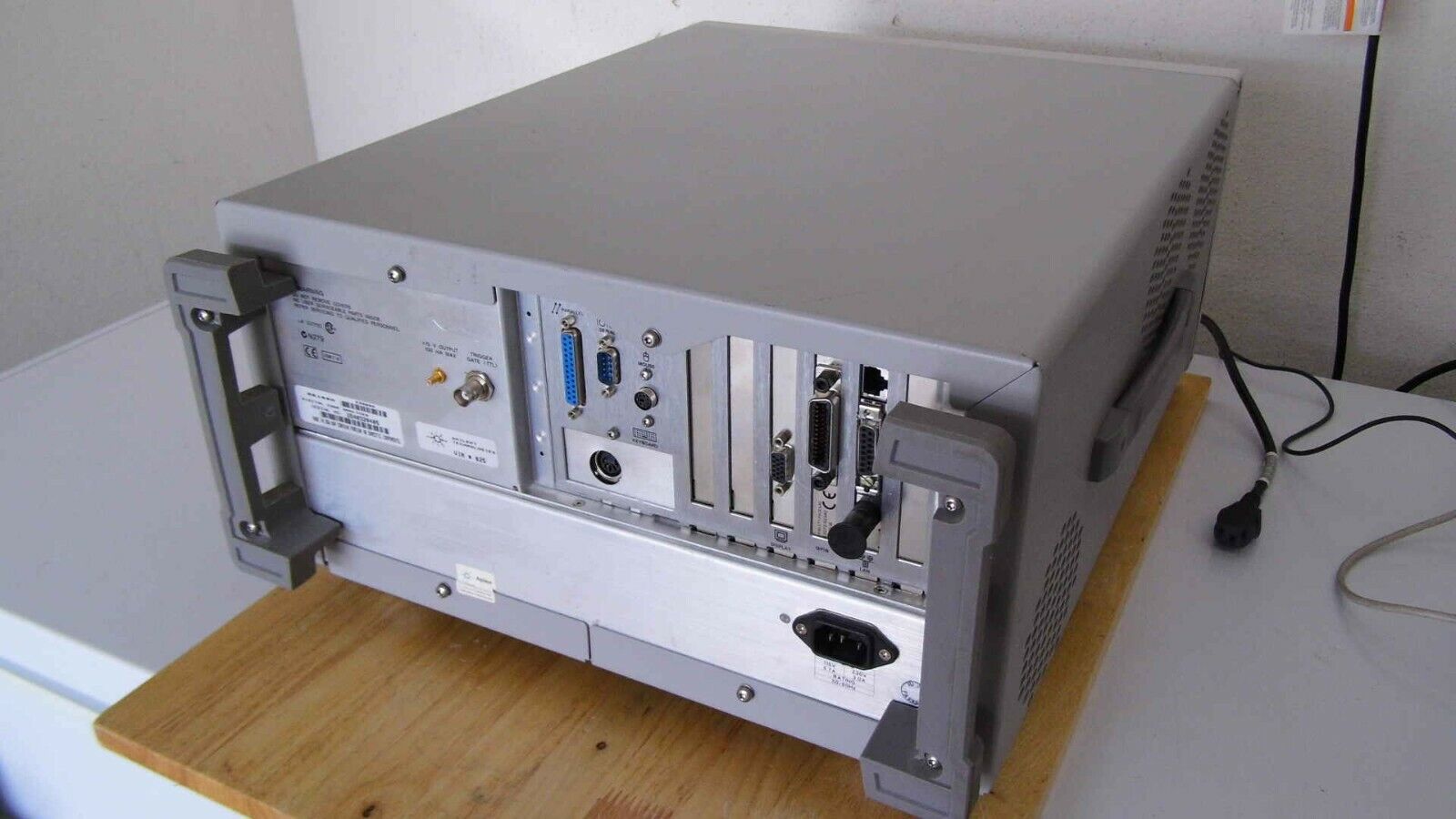 Agilent 86100A Infinium DCA Wide-Bandwidth Oscilloscope Agilent 86100A Infinium DCA Wide-Bandwidth Oscilloscope